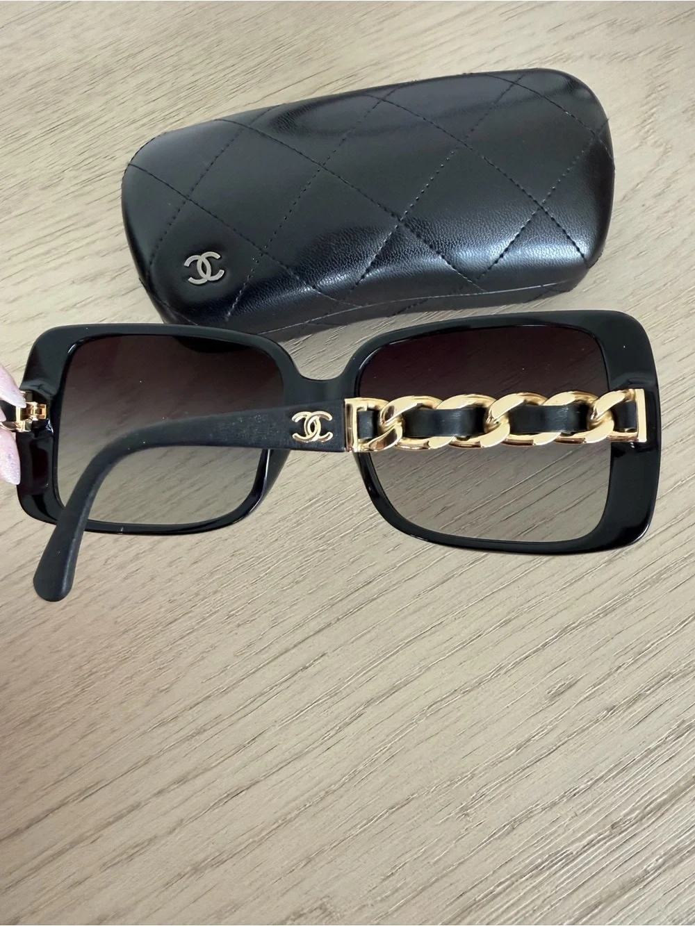 Chanel black oversized sunglasses - Picture 3 of 8